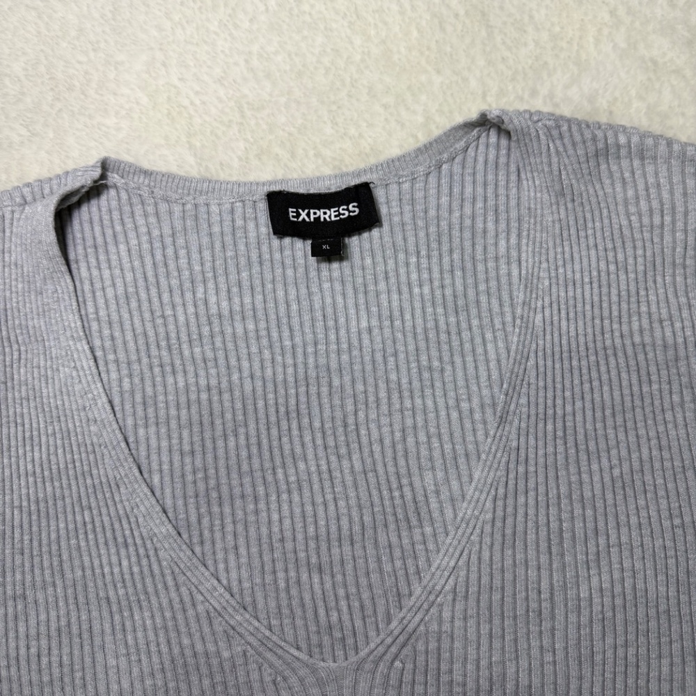 Express Women’s Long Sleeve V-Neck Sweater - Picture 2 of 3